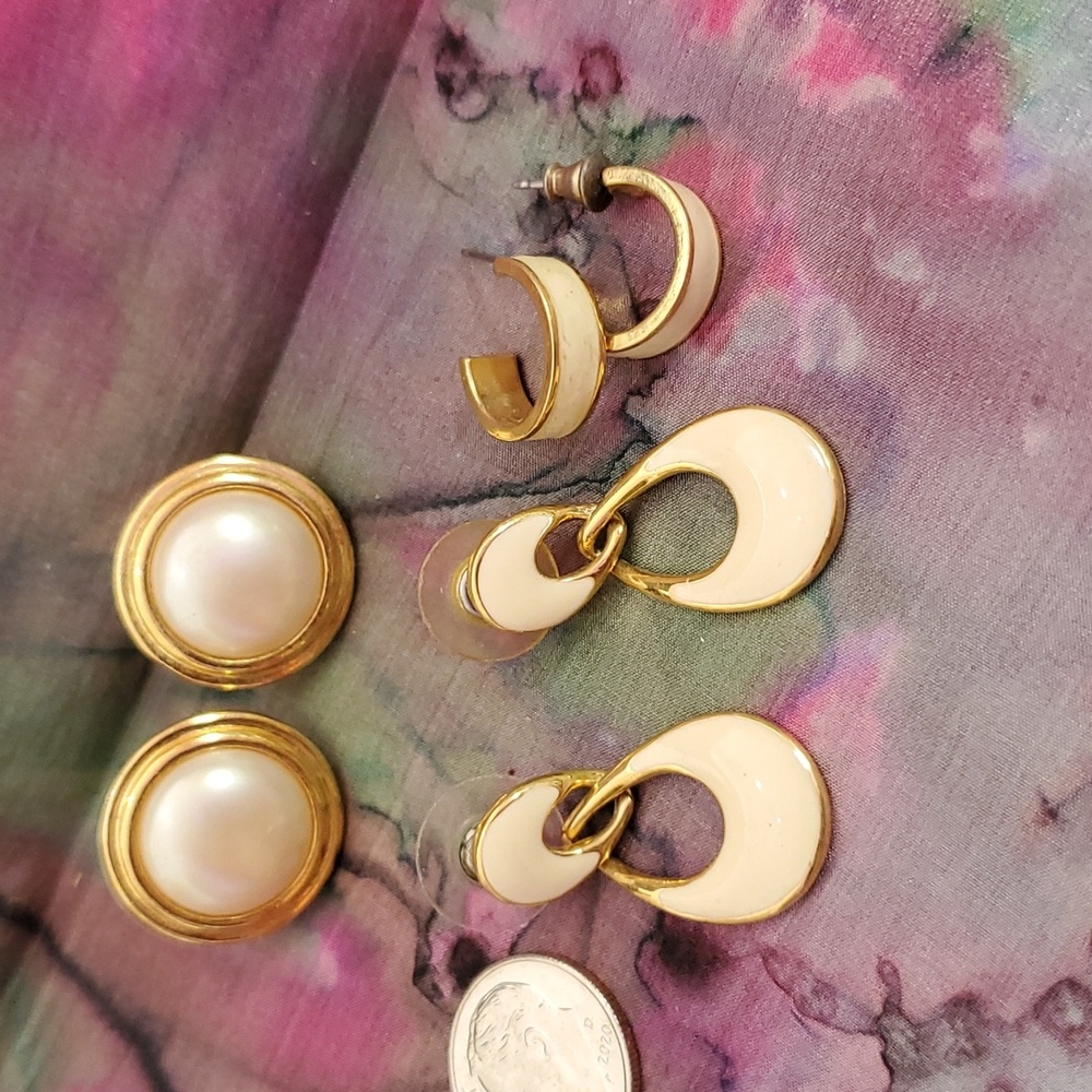 Trio of earrings, faux pearls LCI